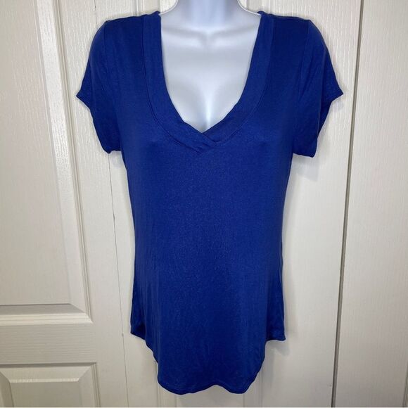 Jennifer Lopez Shimmery Short Sleeve Plunge V-neck Blouse Blue Size Medium - Picture 3 of 12